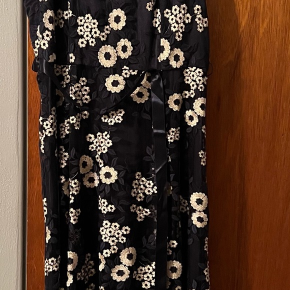 Tahari Fit and Flare Sz.8 Navy Floral Dress - Picture 2 of 8